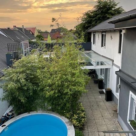 Outlet Center House, Pool-Jacuzzi-Garden-Sundeck Villa Parndorf Eksteriør billede