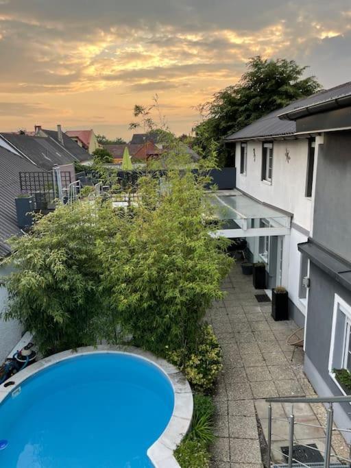 Outlet Center House, Pool-Jacuzzi-Garden-Sundeck Villa Parndorf Eksteriør billede